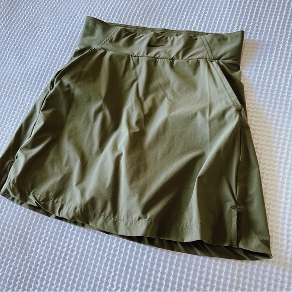 NWT♥️NIKE $75 BLISS SKORT SKIRT XS ARMY GREEN 2 POCKET GOLF TENNIS WORKOUT RUN - Picture 2 of 9